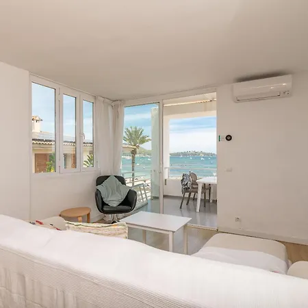 Beachfront Sivella By Sealand Daire
